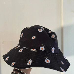 Alex + Olivia Daisy Flowers Reversible Bucket Hat Unisex